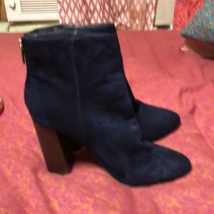 NWOT Shoe dazzle, royal blue boots With gold zipper only worn in the house
